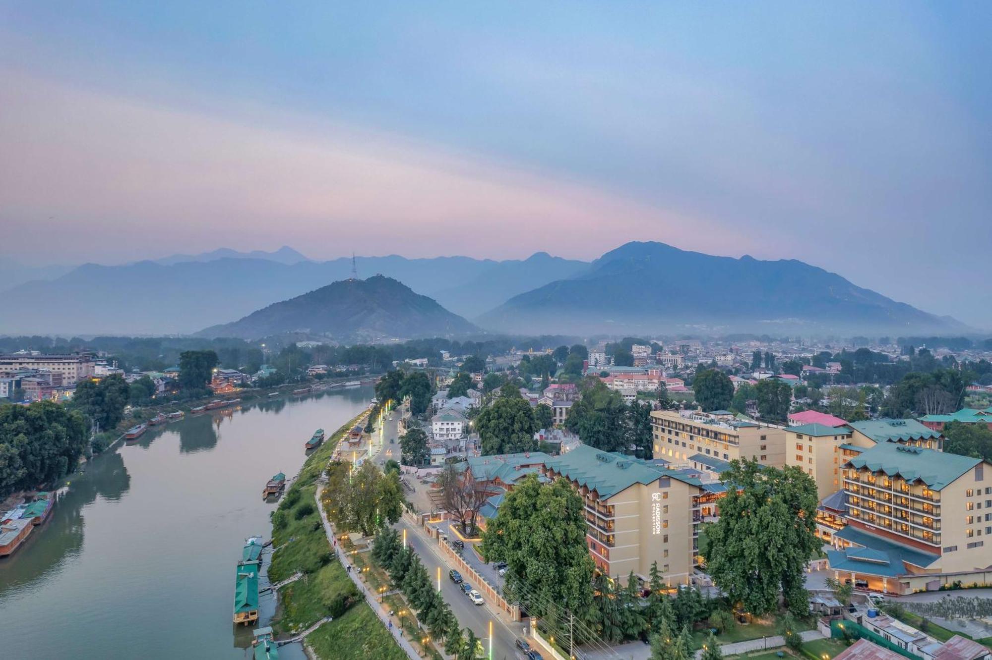 Radisson Collection Hotel & Spa, Riverfront Srinagar Εξωτερικό φωτογραφία