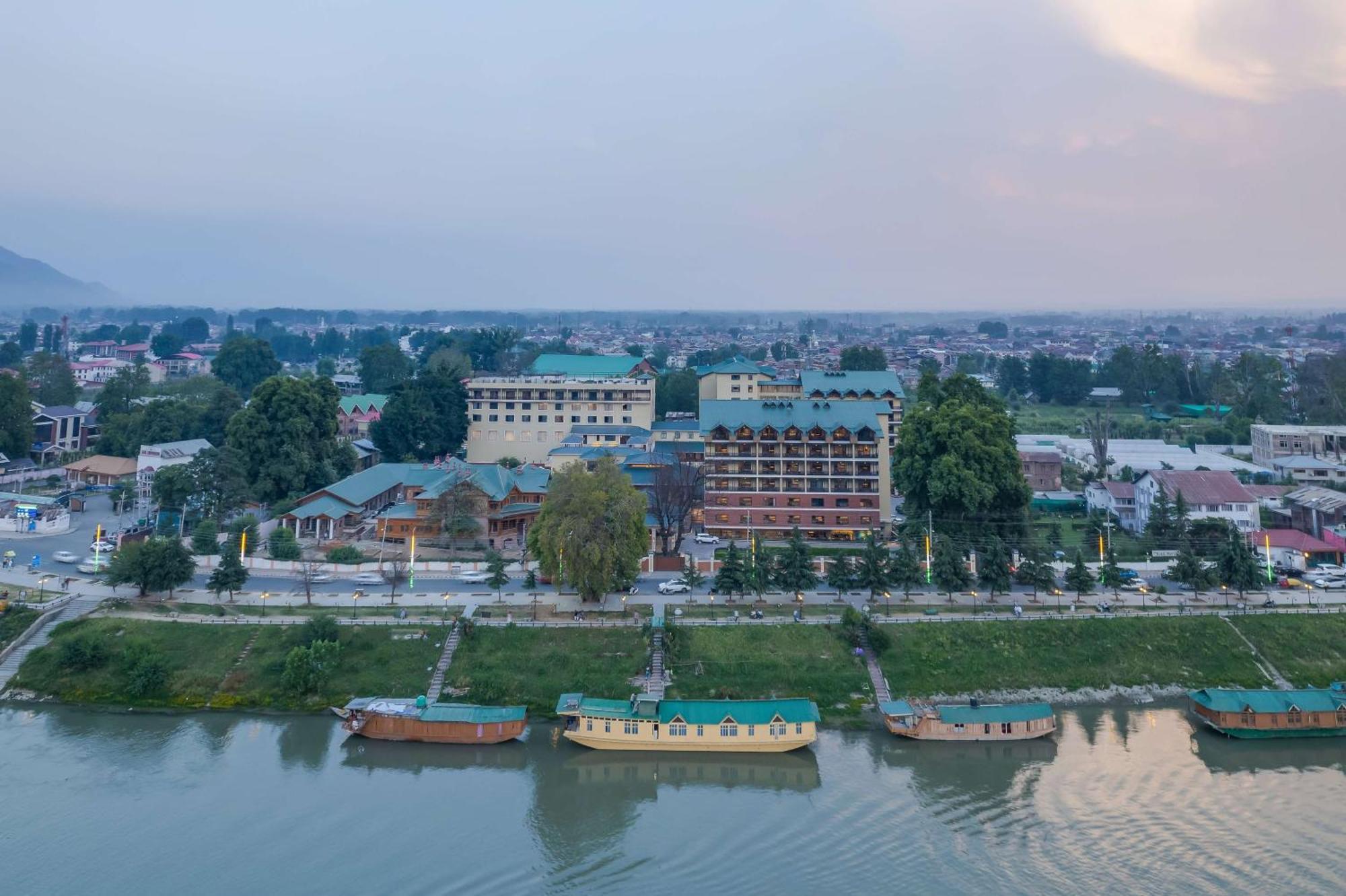 Radisson Collection Hotel & Spa, Riverfront Srinagar Εξωτερικό φωτογραφία