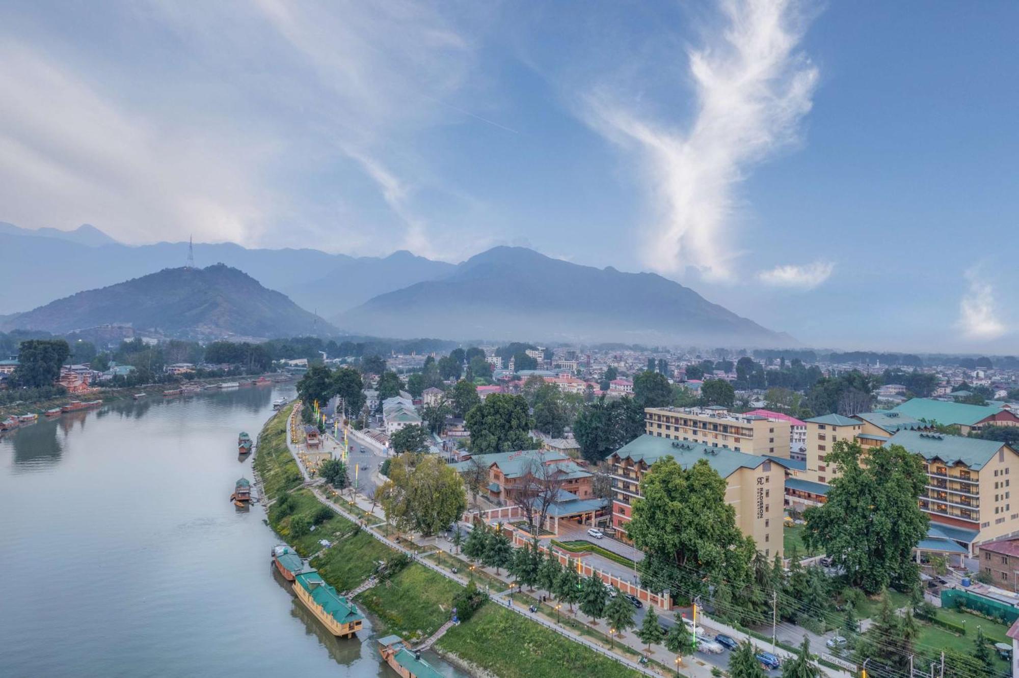 Radisson Collection Hotel & Spa, Riverfront Srinagar Εξωτερικό φωτογραφία